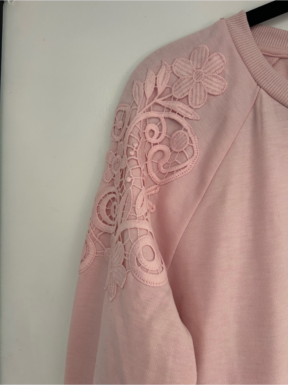 Gloria Vanderbilt - Vintage Crew Neck Sweatshirt with Lace Overlay Sleeves